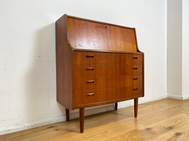 WMK # Stilvoller skandinavischer Mid-Century Designersekretär von Poul M. Jessen in Teakholz mit edlen Holzgriffen # Sekretär Schreibtisch Desk Danish Design Vintage Teak 60er PMJ Berlin Hamburg Köln