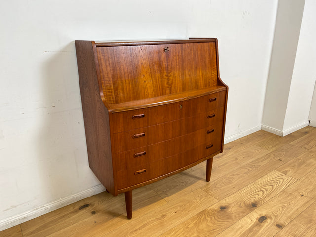 WMK # Stilvoller skandinavischer Mid-Century Designersekretär von Poul M. Jessen in Teakholz mit edlen Holzgriffen # Sekretär Schreibtisch Desk Danish Design Vintage Teak 60er PMJ Berlin Hamburg Köln