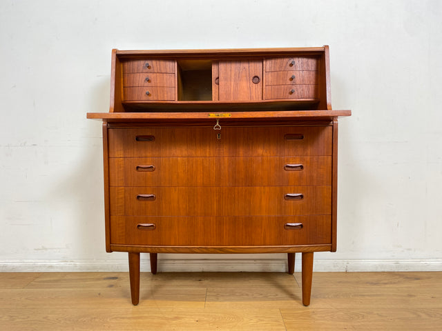 WMK # Stilvoller skandinavischer Mid-Century Designersekretär von Poul M. Jessen in Teakholz mit edlen Holzgriffen # Sekretär Schreibtisch Desk Danish Design Vintage Teak 60er PMJ Berlin Hamburg Köln