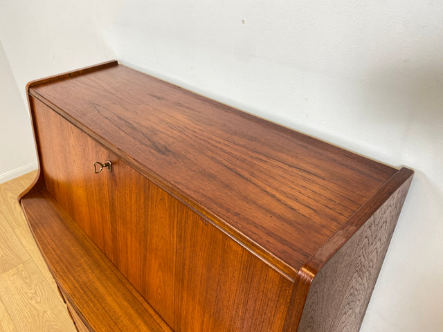 WMK # Stilvoller skandinavischer Mid-Century Designersekretär von Poul M. Jessen in Teakholz mit edlen Holzgriffen # Sekretär Schreibtisch Desk Danish Design Vintage Teak 60er PMJ Berlin Hamburg Köln