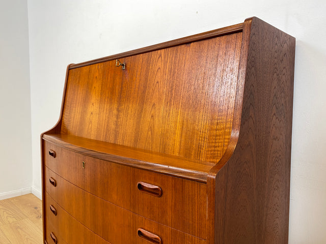 WMK # Stilvoller skandinavischer Mid-Century Designersekretär von Poul M. Jessen in Teakholz mit edlen Holzgriffen # Sekretär Schreibtisch Desk Danish Design Vintage Teak 60er PMJ Berlin Hamburg Köln