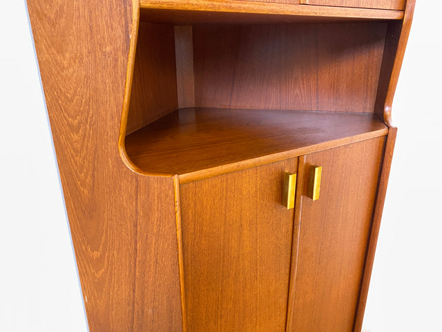 WMK I Minimalistischer und besonders gut erhaltener skandinavischer Mid-Century Eckschrank in Teakholz I Eckkommode Highboard Schrank Wäsche Bücher Kommode Danish Design Vintage Berlin Bochum Passau