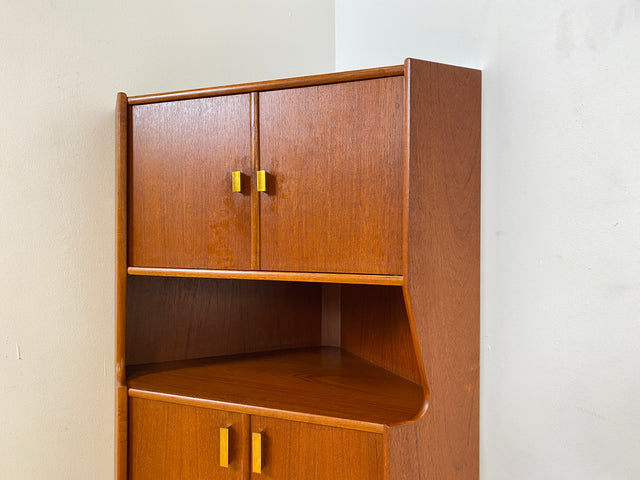 WMK I Minimalistischer und besonders gut erhaltener skandinavischer Mid-Century Eckschrank in Teakholz I Eckkommode Highboard Schrank Wäsche Bücher Kommode Danish Design Vintage Berlin Bochum Passau