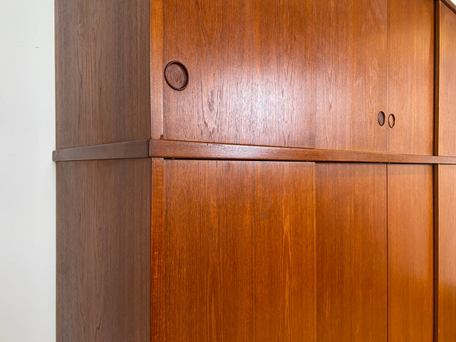 WMK # Stilvoller skandinavischer Mid-Century Kleiderschrank in Teakholz mit Aufsatz & Schiebetüren # Schrank Schlafzimmerschrank Wäscheschrank Wardrobe Danish Design Vintage Teak Berlin Hamburg Köln