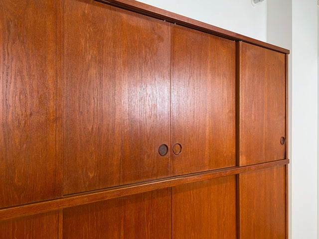WMK # Stilvoller skandinavischer Mid-Century Kleiderschrank in Teakholz mit Aufsatz & Schiebetüren # Schrank Schlafzimmerschrank Wäscheschrank Wardrobe Danish Design Vintage Teak Berlin Hamburg Köln