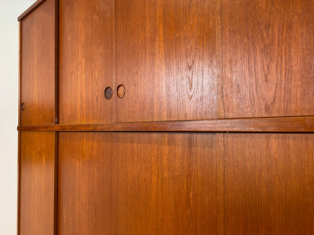 WMK # Stilvoller skandinavischer Mid-Century Kleiderschrank in Teakholz mit Aufsatz & Schiebetüren # Schrank Schlafzimmerschrank Wäscheschrank Wardrobe Danish Design Vintage Teak Berlin Hamburg Köln