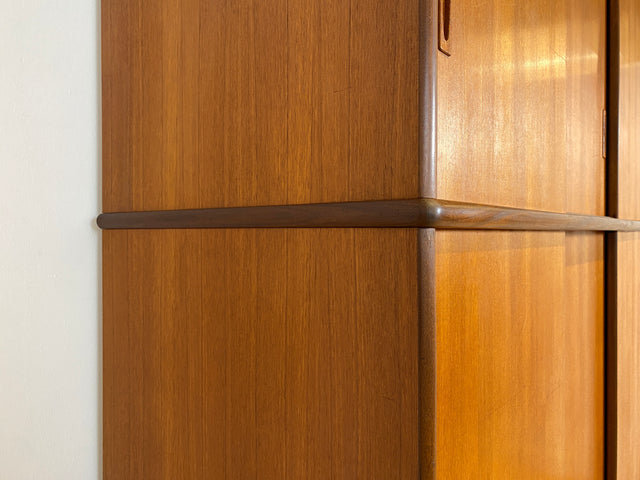 WMK # Hochwertiger skandinavischer Mid-Century Kleiderschrank mit Schiebetüren & Schubladen , Vollholz in Teak # Schrank Schlafzimmerschrank Wäscheschrank Wardrobe Danish Design Vintage Teakholz 60er