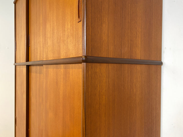 WMK # Hochwertiger skandinavischer Mid-Century Kleiderschrank mit Schiebetüren & Schubladen , Vollholz in Teak # Schrank Schlafzimmerschrank Wäscheschrank Wardrobe Danish Design Vintage Teakholz 60er