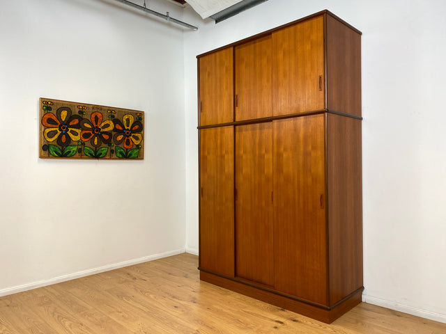 WMK # Hochwertiger skandinavischer Mid-Century Kleiderschrank mit Schiebetüren & Schubladen , Vollholz in Teak # Schrank Schlafzimmerschrank Wäscheschrank Wardrobe Danish Design Vintage Teakholz 60er