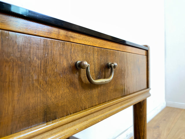 WMK # Schöner & sehr gut erhaltener skandinavischer Mid-Century Nachttisch mit Schublade, Ablage, Glasauflage & Messinggriff # Nachtschrank Nachtkommode Nachtschränkchen Beistelltisch Kommode Vintage