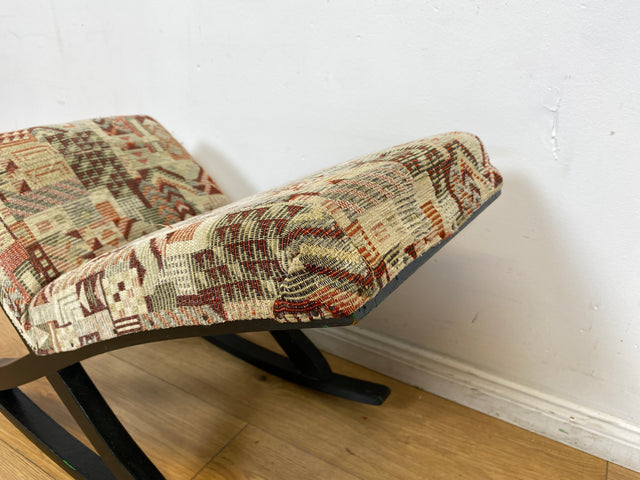 WMK I Sehr hübscher skandinavischer Mid-Century Schaukelhocker mit Polsterung und späterem Bezug