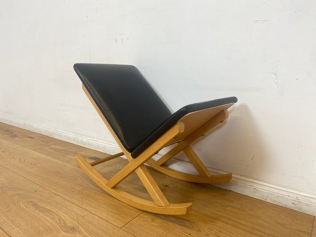 WMK I Praktischer skandinavischer Mid-Century Schaukelhocker mit schwarzem Skai Bezug I Fußhocker Hocker Fußablage Schaukelstuhl Lesesessel Footstool Vintage Leder Kunstleder Berlin Bamberg Dresden