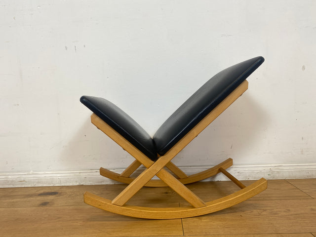 WMK I Praktischer skandinavischer Mid-Century Schaukelhocker mit schwarzem Skai Bezug I Fußhocker Hocker Fußablage Schaukelstuhl Lesesessel Footstool Vintage Leder Kunstleder Berlin Bamberg Dresden