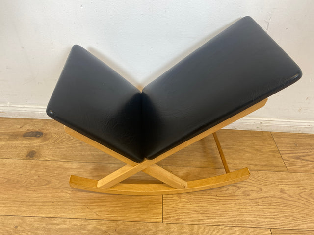 WMK I Praktischer skandinavischer Mid-Century Schaukelhocker mit schwarzem Skai Bezug I Fußhocker Hocker Fußablage Schaukelstuhl Lesesessel Footstool Vintage Leder Kunstleder Berlin Bamberg Dresden