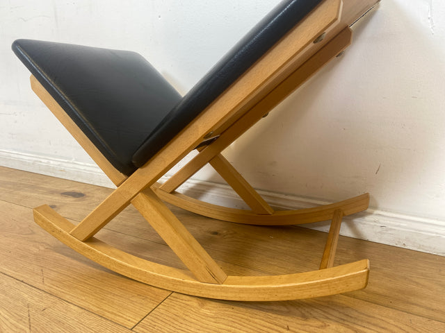 WMK I Praktischer skandinavischer Mid-Century Schaukelhocker mit schwarzem Skai Bezug I Fußhocker Hocker Fußablage Schaukelstuhl Lesesessel Footstool Vintage Leder Kunstleder Berlin Bamberg Dresden