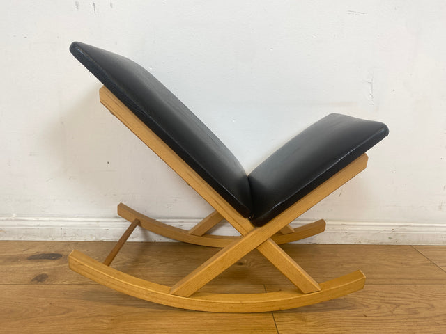 WMK I Praktischer skandinavischer Mid-Century Schaukelhocker mit schwarzem Skai Bezug I Fußhocker Hocker Fußablage Schaukelstuhl Lesesessel Footstool Vintage Leder Kunstleder Berlin Bamberg Dresden