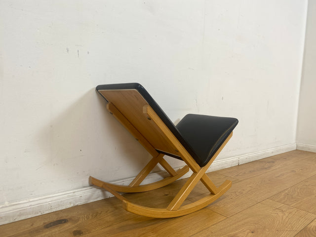 WMK I Praktischer skandinavischer Mid-Century Schaukelhocker mit schwarzem Skai Bezug I Fußhocker Hocker Fußablage Schaukelstuhl Lesesessel Footstool Vintage Leder Kunstleder Berlin Bamberg Dresden