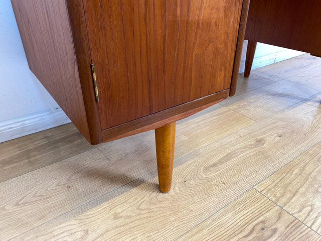 WMK I Hochwertiger skandinavischer Mid-Century Schreibtisch in Teakholz mit Schubladen & formschönen Holzgriffen I Writing Desk Bureau Sekretär Danish Design Vintage 50er 60er Teak Berlin Hamburg Köln