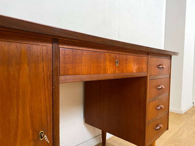 WMK I Hochwertiger skandinavischer Mid-Century Schreibtisch in Teakholz mit Schubladen & formschönen Holzgriffen I Writing Desk Bureau Sekretär Danish Design Vintage 50er 60er Teak Berlin Hamburg Köln