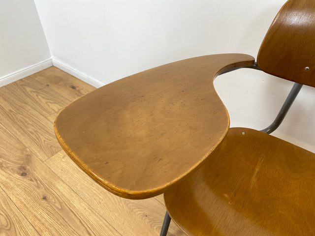 WMK # Seltener und praktischer skandinavischer Mid-Century Schulstuhl mit Schreibpult auf Metallrahmen # Seminarstuhl Stuhl Kinderschreibtisch Holzstuhl Schreibtischstuhl Kollegstuhl 60er 50er Vintage