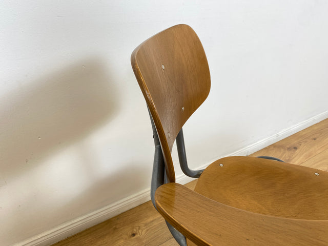 WMK # Seltener und praktischer skandinavischer Mid-Century Schulstuhl mit Schreibpult auf Metallrahmen # Seminarstuhl Stuhl Kinderschreibtisch Holzstuhl Schreibtischstuhl Kollegstuhl 60er 50er Vintage