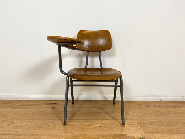 WMK # Seltener und praktischer skandinavischer Mid-Century Schulstuhl mit Schreibpult auf Metallrahmen # Seminarstuhl Stuhl Kinderschreibtisch Holzstuhl Schreibtischstuhl Kollegstuhl 60er 50er Vintage