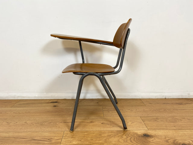WMK # Seltener und praktischer skandinavischer Mid-Century Schulstuhl mit Schreibpult auf Metallrahmen # Seminarstuhl Stuhl Kinderschreibtisch Holzstuhl Schreibtischstuhl Kollegstuhl 60er 50er Vintage