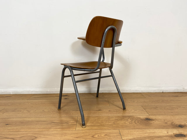 WMK # Seltener und praktischer skandinavischer Mid-Century Schulstuhl mit Schreibpult auf Metallrahmen # Seminarstuhl Stuhl Kinderschreibtisch Holzstuhl Schreibtischstuhl Kollegstuhl 60er 50er Vintage