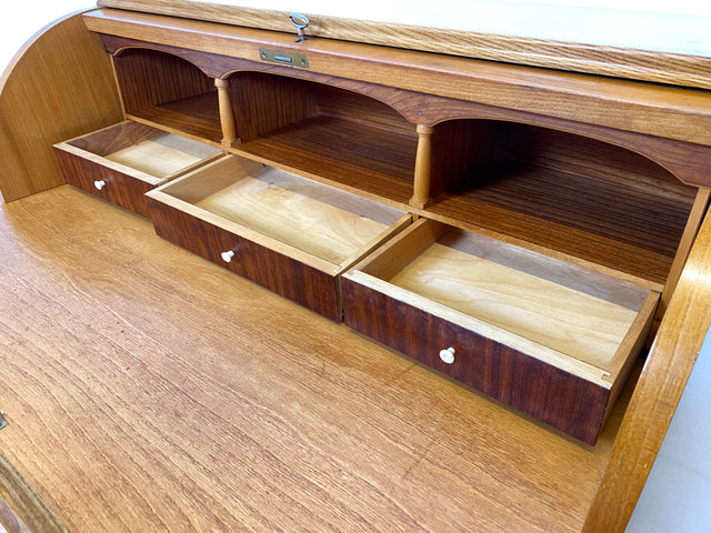 WMK I Formschöner skandinavischer Mid-Century Sekretär aus vollem Holz mit Messinggriffen I Schreibkommode Schreibtisch Kommode Wäschekommode 60er 70er Vintage Berlin Hamburg Dresden