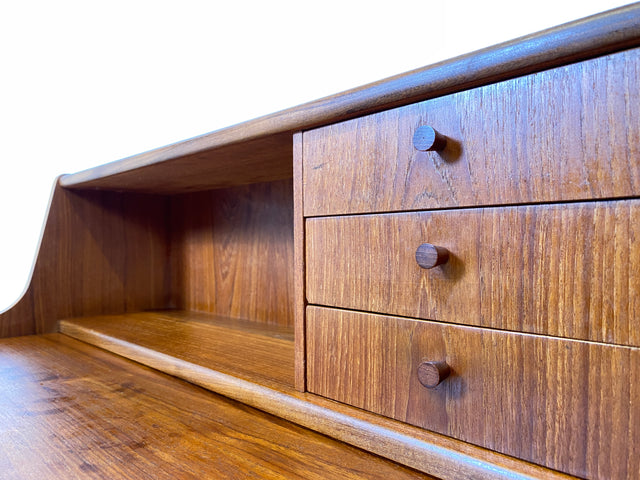 WMK I Hochwertiger skandinavischer Mid-Century Sekretär in Teakholz mit auszieh. Schreibfläche I Schreibschrank Schreibtisch Desk Kommode Wäsche Schmink Tisch Danish Design Vintage Berlin Köln Hamburg