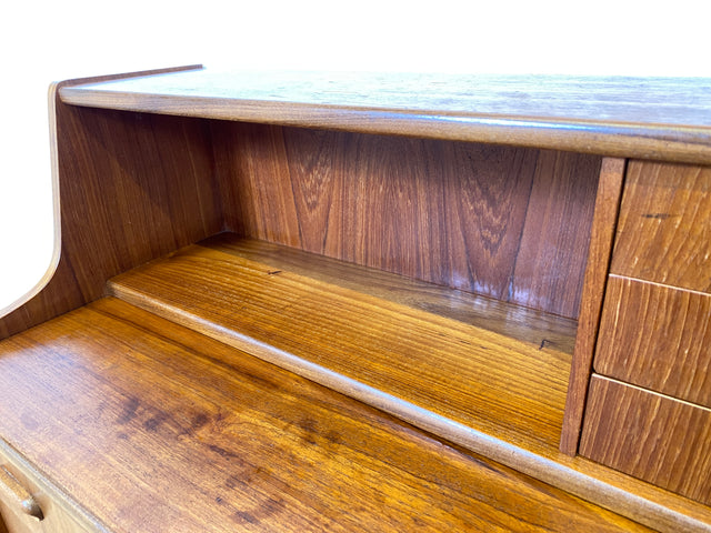 WMK I Hochwertiger skandinavischer Mid-Century Sekretär in Teakholz mit auszieh. Schreibfläche I Schreibschrank Schreibtisch Desk Kommode Wäsche Schmink Tisch Danish Design Vintage Berlin Köln Hamburg