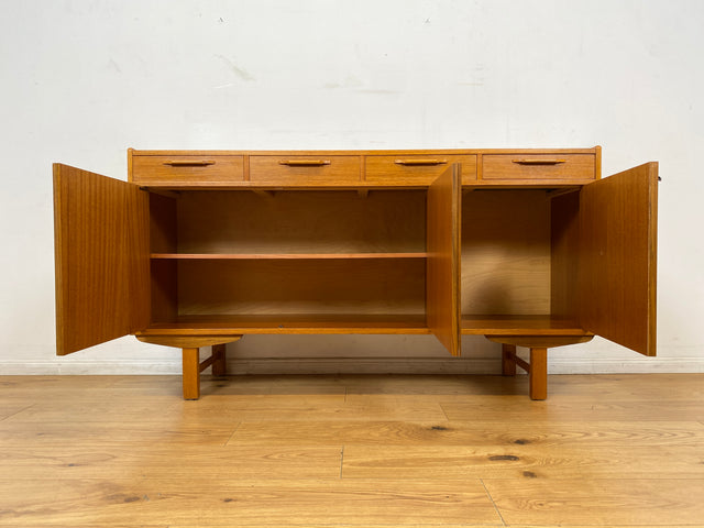 WMK I Stilvoller & sehr gut erhaltener skandinavischer Mid-Century Sideboard in Teakholz mit Schubladen I Schrank Kommode Anrichte TV Lowboard Danish Design Vintage 60er 70er Teak Berlin München NRW