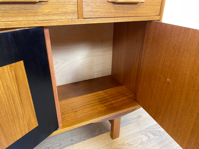 WMK I Stilvoller & sehr gut erhaltener skandinavischer Mid-Century Sideboard in Teakholz mit Schubladen I Schrank Kommode Anrichte TV Lowboard Danish Design Vintage 60er 70er Teak Berlin München NRW