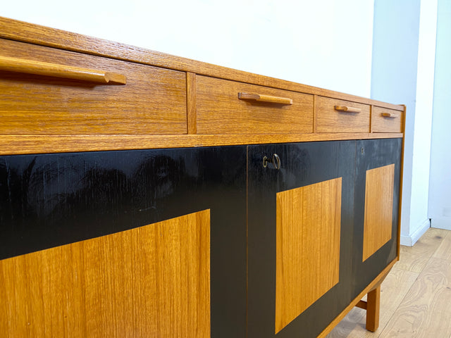 WMK I Stilvoller & sehr gut erhaltener skandinavischer Mid-Century Sideboard in Teakholz mit Schubladen I Schrank Kommode Anrichte TV Lowboard Danish Design Vintage 60er 70er Teak Berlin München NRW