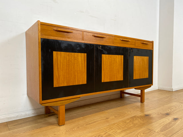WMK I Stilvoller & sehr gut erhaltener skandinavischer Mid-Century Sideboard in Teakholz mit Schubladen I Schrank Kommode Anrichte TV Lowboard Danish Design Vintage 60er 70er Teak Berlin München NRW