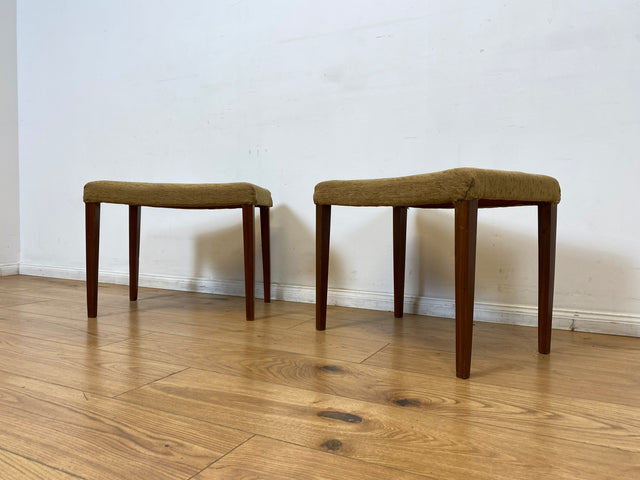 WMK I Versand 15€ I 1/2 Formschöner skandinavischer Mid-Century Sitzhocker mit beigem Bezug