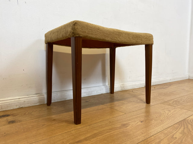 WMK I Versand 15€ I 1/2 Formschöner skandinavischer Mid-Century Sitzhocker mit beigem Bezug
