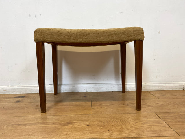 WMK I Versand 15€ I 1/2 Formschöner skandinavischer Mid-Century Sitzhocker mit beigem Bezug