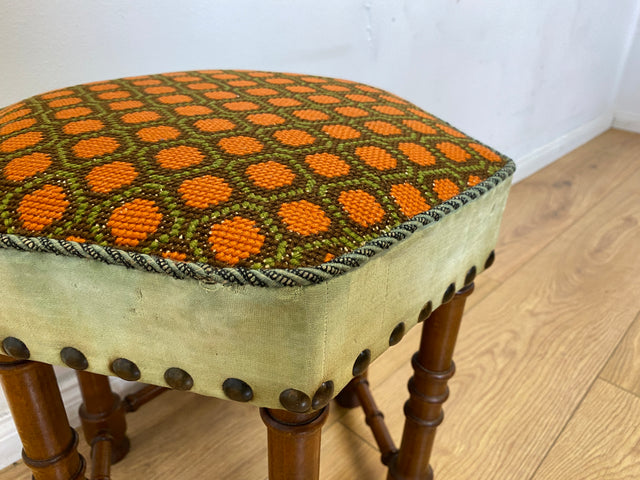 WMK I Wunderschöner skandinavischer Mid-Century Sitzhocker mit tollem handgewebtem Gobelin Bezug I Hocker Fußhocker Schemel Taburett Sitz Stuhl Vintage I Berlin Bremen Stuttgart I Versand möglich