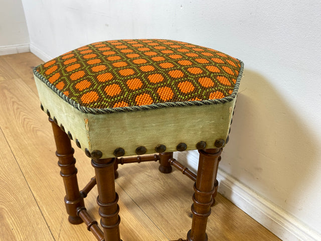 WMK I Wunderschöner skandinavischer Mid-Century Sitzhocker mit tollem handgewebtem Gobelin Bezug I Hocker Fußhocker Schemel Taburett Sitz Stuhl Vintage I Berlin Bremen Stuttgart I Versand möglich