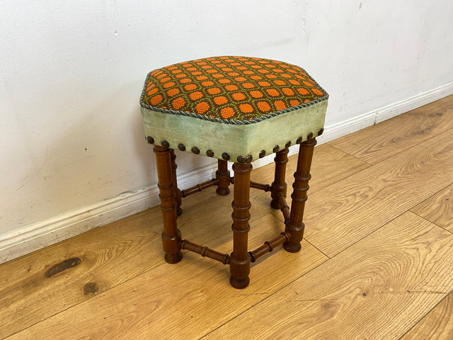 WMK I Wunderschöner skandinavischer Mid-Century Sitzhocker mit tollem handgewebtem Gobelin Bezug I Hocker Fußhocker Schemel Taburett Sitz Stuhl Vintage I Berlin Bremen Stuttgart I Versand möglich