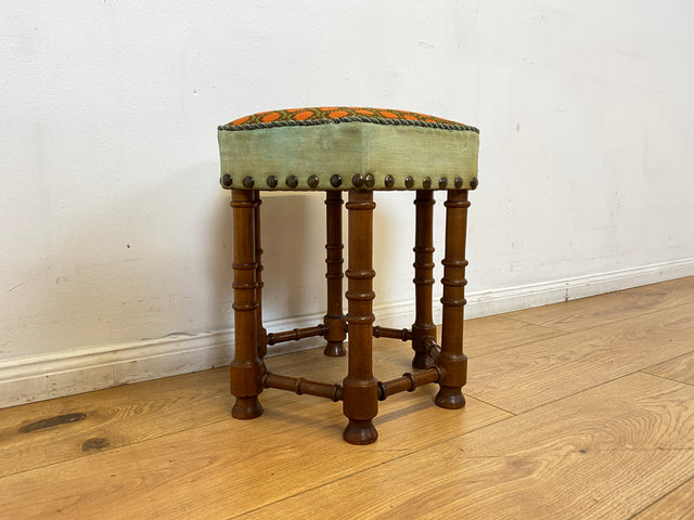 WMK I Wunderschöner skandinavischer Mid-Century Sitzhocker mit tollem handgewebtem Gobelin Bezug I Hocker Fußhocker Schemel Taburett Sitz Stuhl Vintage I Berlin Bremen Stuttgart I Versand möglich