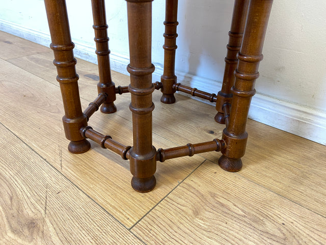 WMK I Wunderschöner skandinavischer Mid-Century Sitzhocker mit tollem handgewebtem Gobelin Bezug I Hocker Fußhocker Schemel Taburett Sitz Stuhl Vintage I Berlin Bremen Stuttgart I Versand möglich