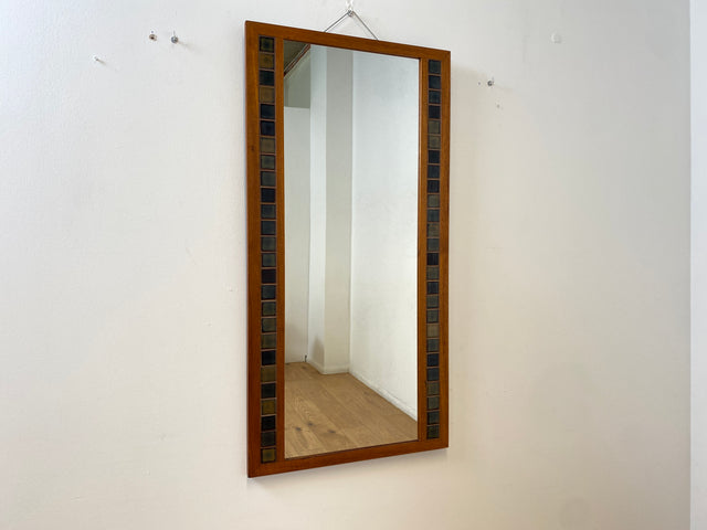 WMK I Schöner großer skandinavischer Wandspiegel mit Holzrahmen in Teak und kunstvollen Fliesen Mosaik, Dänemark, 70er Jahre I Spiegel Mirror Garderobe Flur Bad Retro Space Age Danish Design Teak