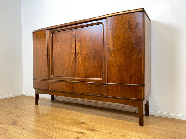 WMK I Formschönes skandinavisches 50er Jahre Highboard aus vollem Holz in edlem Walnuss mit Schubladen I Schrank Sideboard Anrichte Cabinet Danisch Design Mid-Century Vintage Berlin Dresden Frankfurt