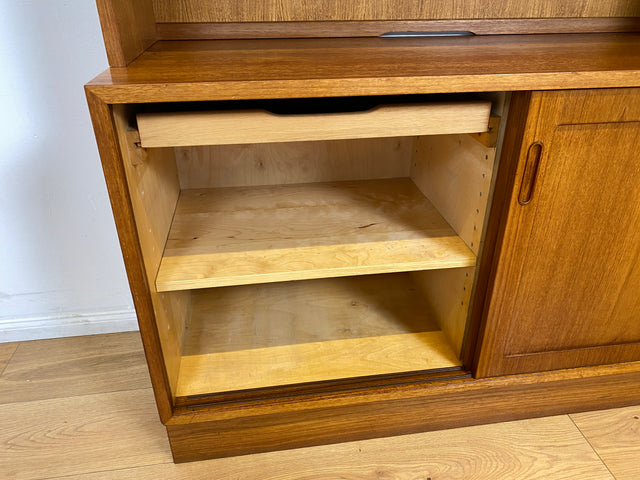 WMK # Hochwertiges skandinavisches Designer Highboard von Poul Hundevad , Massivholz in Teak , mit Schiebtüren # Schrank Bücherregal Bücherschrank Sideboard Danish Design Mid-Century Vintage Teakholz