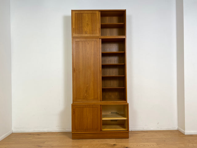 WMK # Hochwertiges skandinavisches Designer Highboard von Poul Hundevad , Massivholz in Teak , mit Schiebtüren # Schrank Bücherschrank Bücherregal Sideboard Danish Design Mid-Century Vintage Teakholz