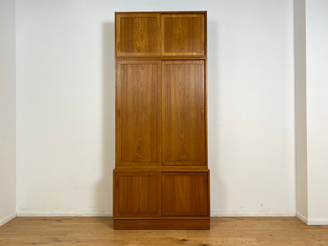 WMK # Hochwertiges skandinavisches Designer Highboard von Poul Hundevad , Massivholz in Teak , mit Schiebtüren # Schrank Bücherschrank Bücherregal Sideboard Danish Design Mid-Century Vintage Teakholz