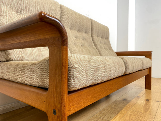 WMK I Hochwertiges skandinavisches Designer Sofa von EMC Møbler mit Teakholz Rahmen und beigem Wollbezug I Couch 3-Sitzer 3er Sitzgarnitur Danish Design Mid-Century Vintage Teak Berlin Köln Frankfurt