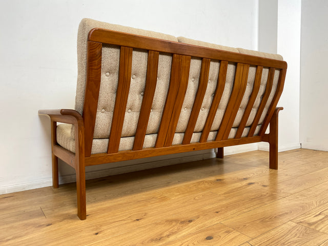 WMK I Hochwertiges skandinavisches Designer Sofa von EMC Møbler mit Teakholz Rahmen und beigem Wollbezug I Couch 3-Sitzer 3er Sitzgarnitur Danish Design Mid-Century Vintage Teak Berlin Köln Frankfurt